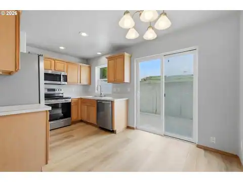 400 SE 2ND ST, Troutdale, OR 97060 — photo 9