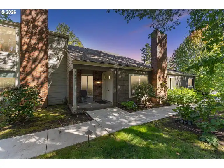 1325 BONNIEBRAE DR, Lake Oswego, OR 97034