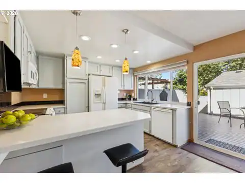 1325 BONNIEBRAE DR, Lake Oswego, OR 97034 — photo 10