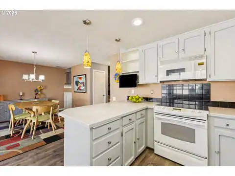1325 BONNIEBRAE DR, Lake Oswego, OR 97034 — photo 11