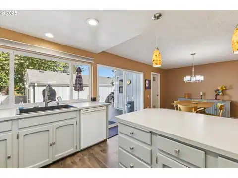 1325 BONNIEBRAE DR, Lake Oswego, OR 97034 — photo 12