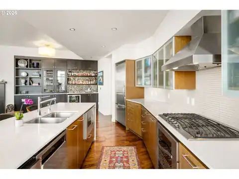 1310 NW NAITO PKWY #1001, Portland, OR 97209 — photo 9