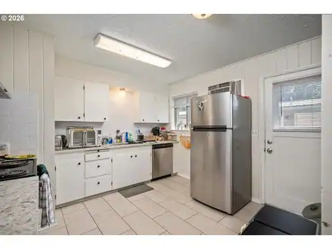 12011 SE MARKET ST, Portland, OR 97216 — photo 11