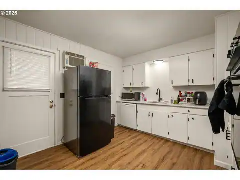 12011 SE MARKET ST, Portland, OR 97216 — photo 19