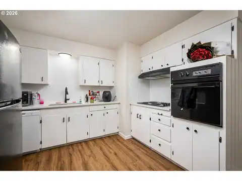 12011 SE MARKET ST, Portland, OR 97216 — photo 20