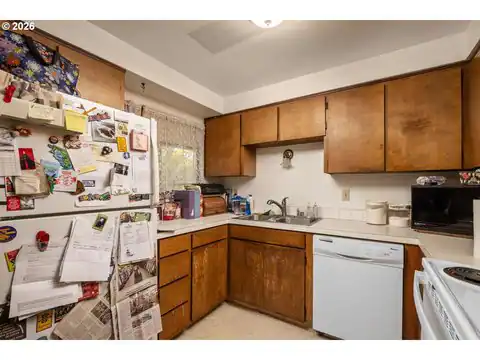 12011 SE MARKET ST, Portland, OR 97216 — photo 28