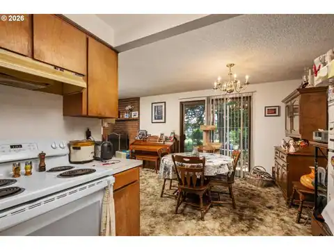 12011 SE MARKET ST, Portland, OR 97216 — photo 29