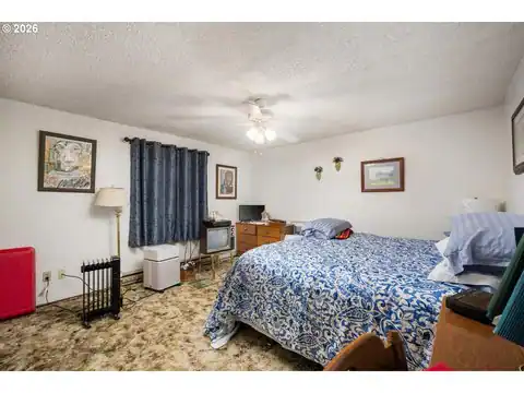 12011 SE MARKET ST, Portland, OR 97216 — photo 31