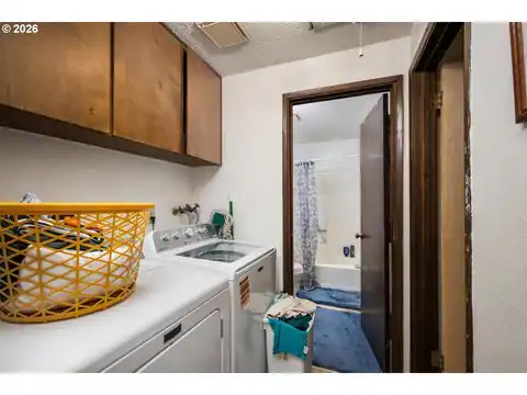 12011 SE MARKET ST, Portland, OR 97216 — photo 32