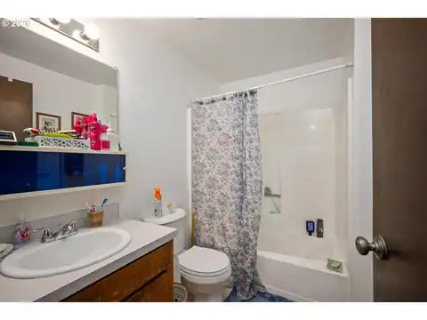 12011 SE MARKET ST, Portland, OR 97216 — photo 33