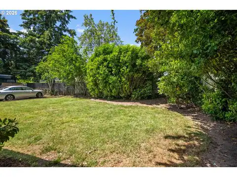 12011 SE MARKET ST, Portland, OR 97216 — photo 37
