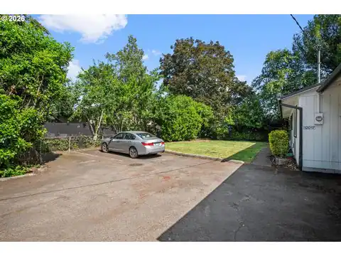 12011 SE MARKET ST, Portland, OR 97216 — photo 39