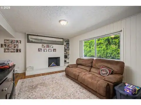 12011 SE MARKET ST, Portland, OR 97216 — photo 8
