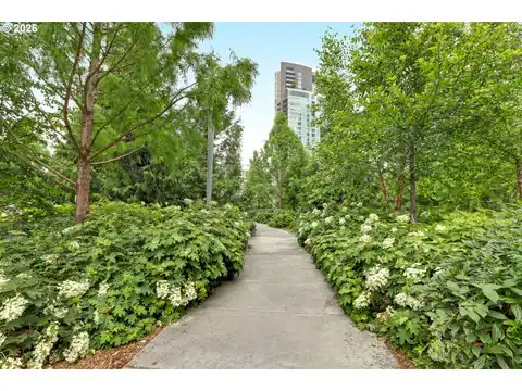 841 S GAINES ST #1600, Portland, OR 97239 — photo 24