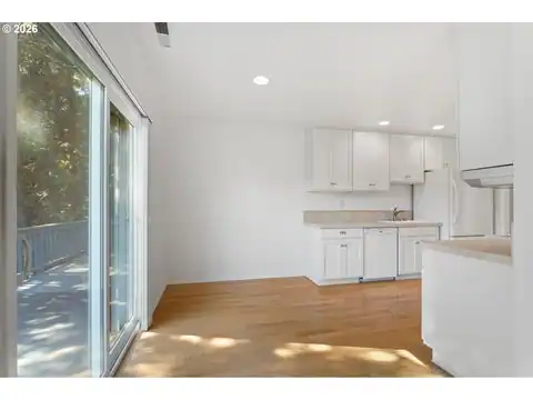 3653 SW 52ND PL, Portland, OR 97221 — photo 10
