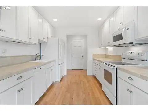 3653 SW 52ND PL, Portland, OR 97221 — photo 13