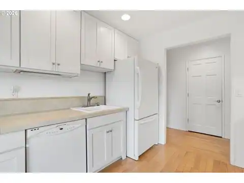 3653 SW 52ND PL, Portland, OR 97221 — photo 14