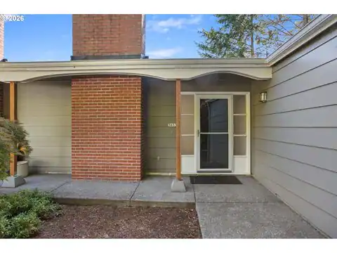 3653 SW 52ND PL, Portland, OR 97221 — photo 2