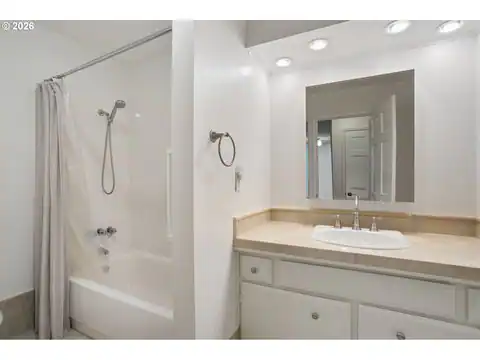 3653 SW 52ND PL, Portland, OR 97221 — photo 36