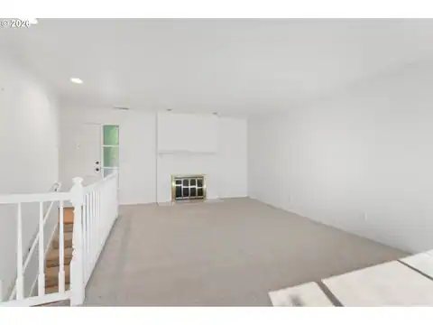 3653 SW 52ND PL, Portland, OR 97221 — photo 8