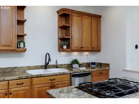 2303 NW STIMPSON LN, Portland, OR 97229 — photo 10