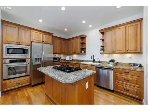 2303 NW STIMPSON LN, Portland, OR 97229 — photo 9