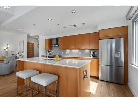 1310 NW NAITO PKWY #707, Portland, OR 97209 — photo 5