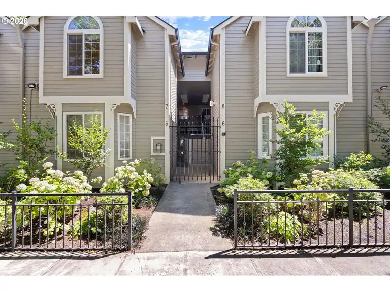 3812 S KELLY AVE #7, Portland, OR 97239