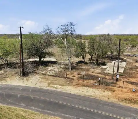 14215 quintana, Atascosa, TX 78002 — photo 4