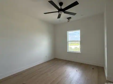 104 MAGNOLIA CIR, Boerne, TX 78006 — photo 5