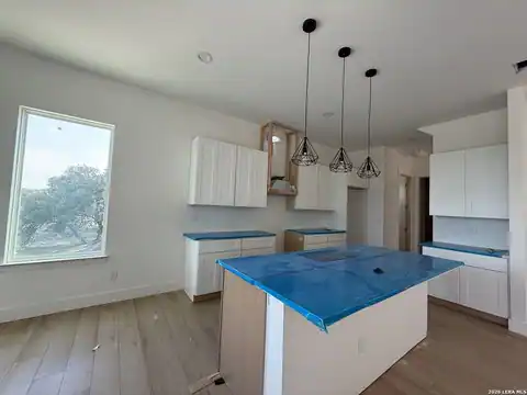 110 MAGNOLIA CIR, Boerne, TX 78006 — photo 4