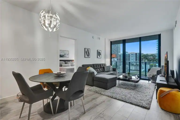 121 NE 34th St #902, Miami, FL 33137