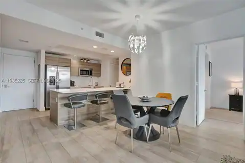 121 NE 34th St #902, Miami, FL 33137 — photo 10