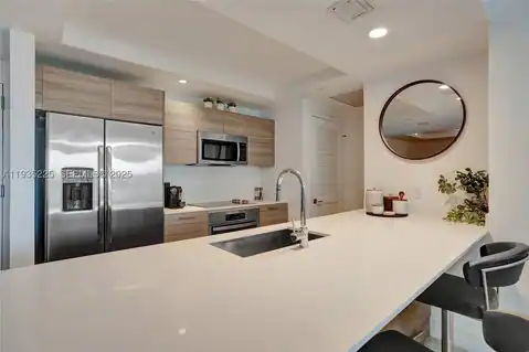 121 NE 34th St #902, Miami, FL 33137 — photo 16