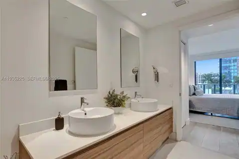 121 NE 34th St #902, Miami, FL 33137 — photo 24