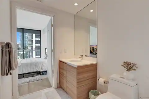 121 NE 34th St #902, Miami, FL 33137 — photo 6