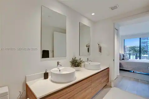 121 NE 34th St #902, Miami, FL 33137 — photo 8