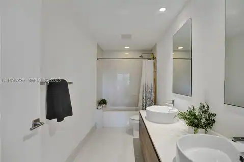 121 NE 34th St #902, Miami, FL 33137 — photo 9