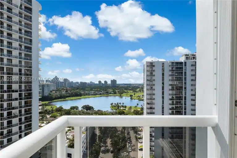 20505 E Country Club Dr #1938, Aventura, FL 33180