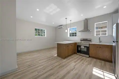 1132 NW 3rd St, Miami, FL 33128 — photo 4