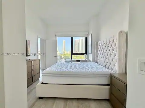 121 NE 34th St #L605, Miami, FL 33137 — photo 11