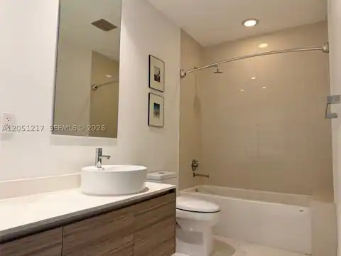 121 NE 34th St #L605, Miami, FL 33137 — photo 14