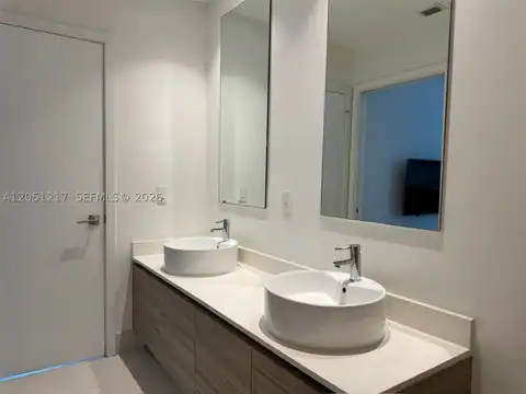 121 NE 34th St #L605, Miami, FL 33137 — photo 15