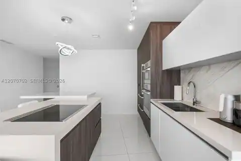 851 NE 1st Ave #1610, Miami, FL 33132 — photo 4