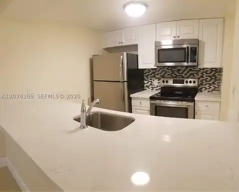8100 Geneva Ct #438, Doral, FL 33166 — photo 2