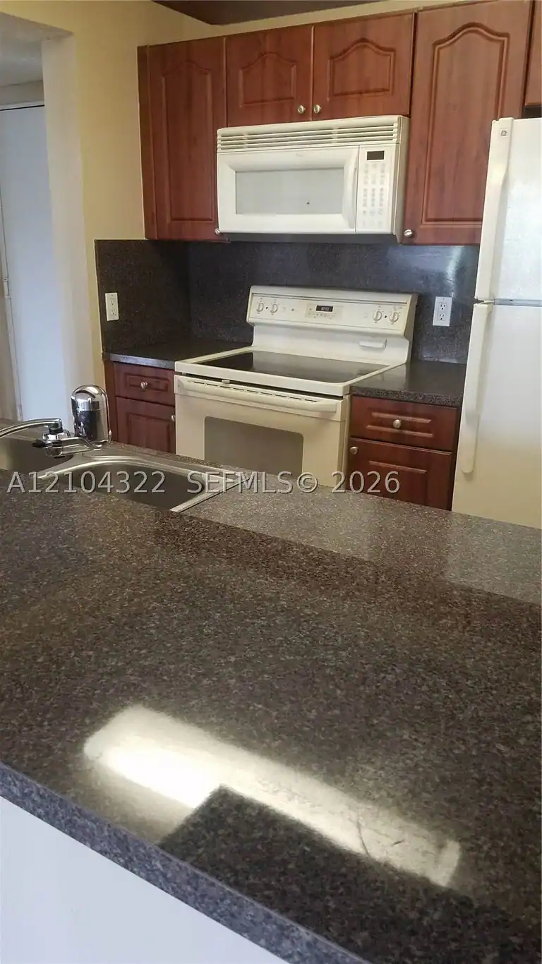 8120 Geneva Ct #553, Doral, FL 33166