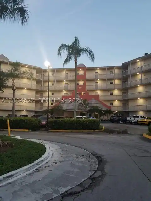 8120 Geneva Ct #553, Doral, FL 33166 — photo 13