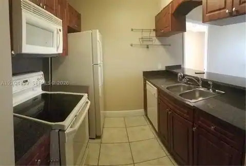 8120 Geneva Ct #553, Doral, FL 33166 — photo 2