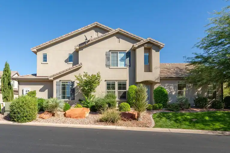 1888 E Holiday LN, Washington, UT 84780