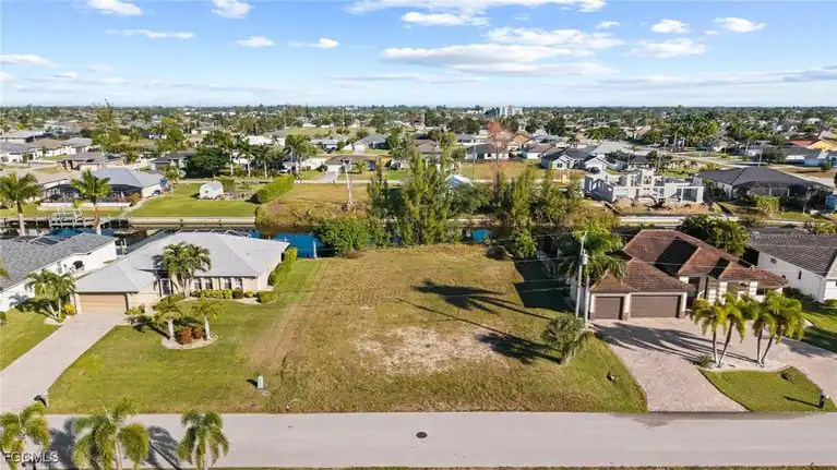 1613 SW 28th Terrace, Cape Coral, FL 33914